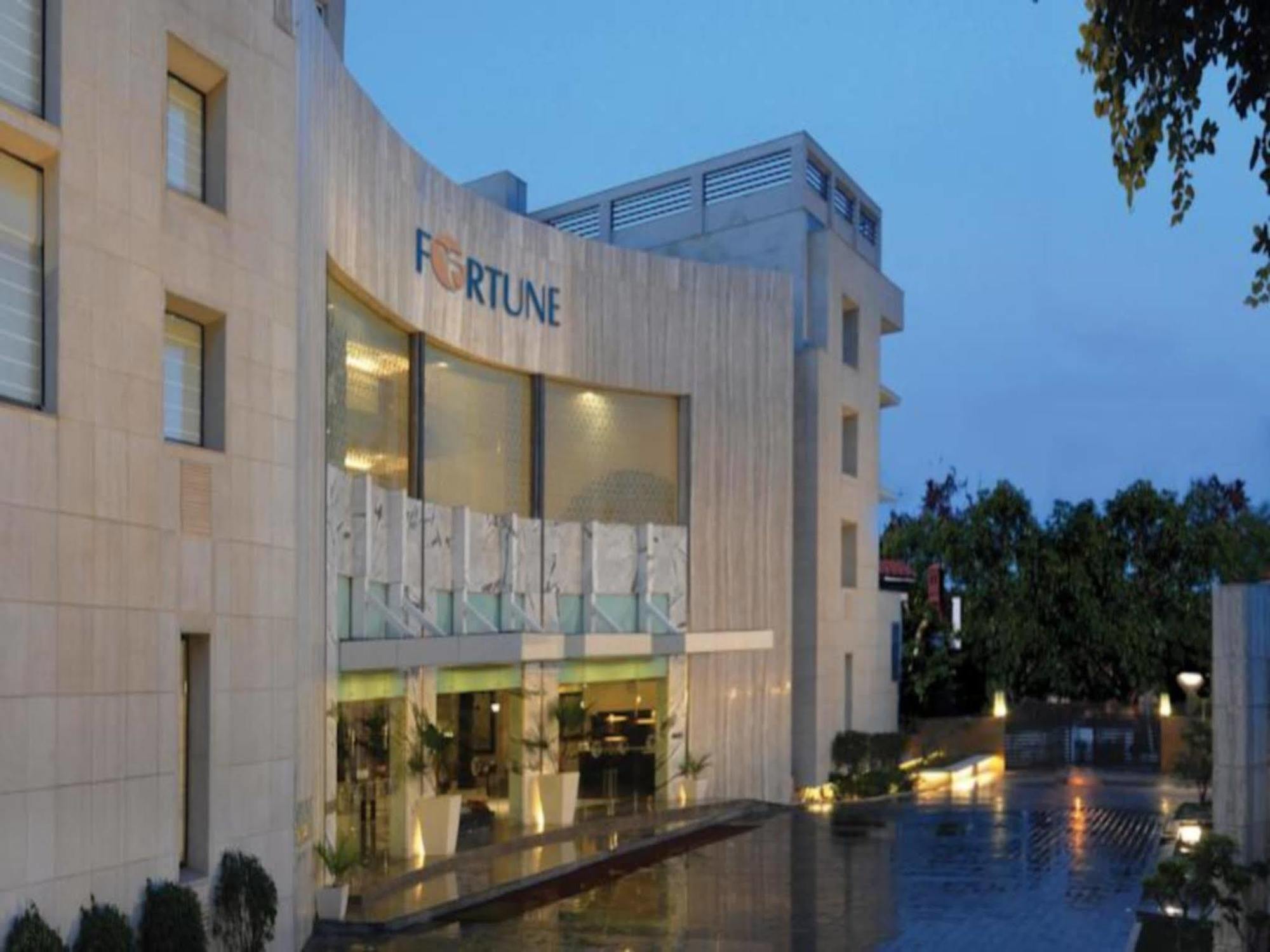 Fortune Sector 27, Noida - Member Itc Hotels' Group Exterior photo